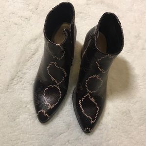 A new day snake color women’s boots size 6.5